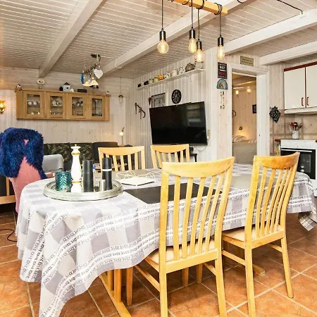 5 Person Holiday In *